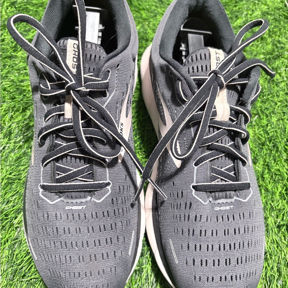 Brooks Ghost 13 Women’s Gray/Black/Pearl Violet colorway Running Shoes